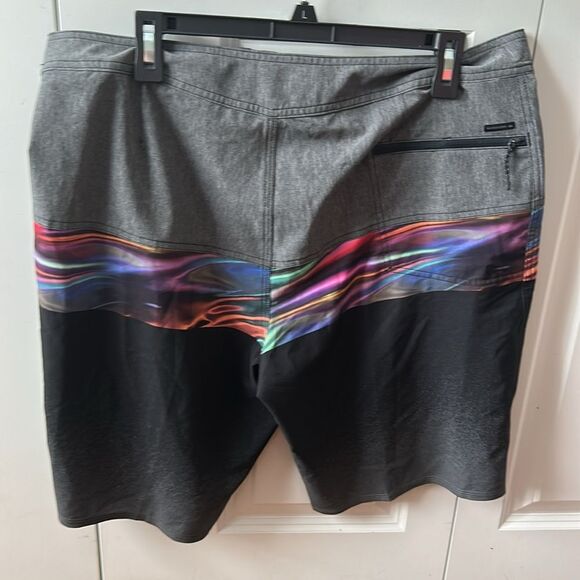 Quiksilver Men's Highline Board Shorts Size 34 New with Tags - Picture 4 of 5